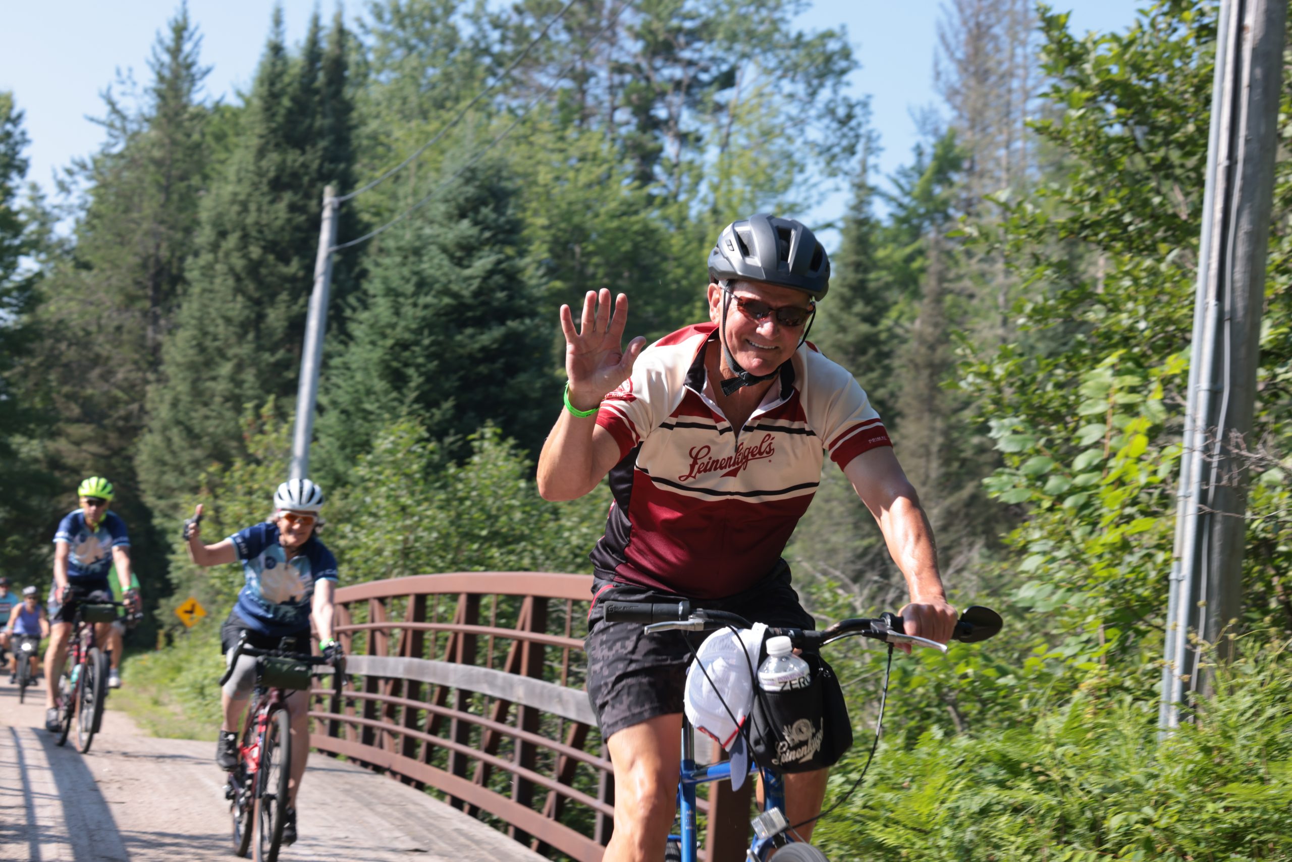 Dick Leinenkugel leading the 2025 Ride with Leinie